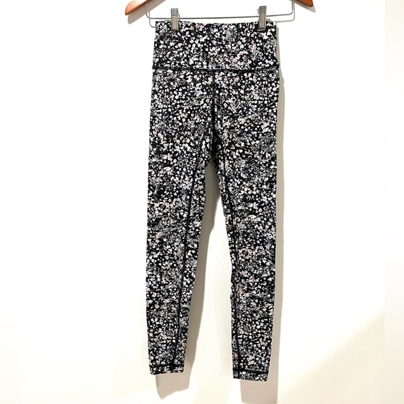 Lululemon leggings - size 4 , 25’ length - Picture 1 of 5